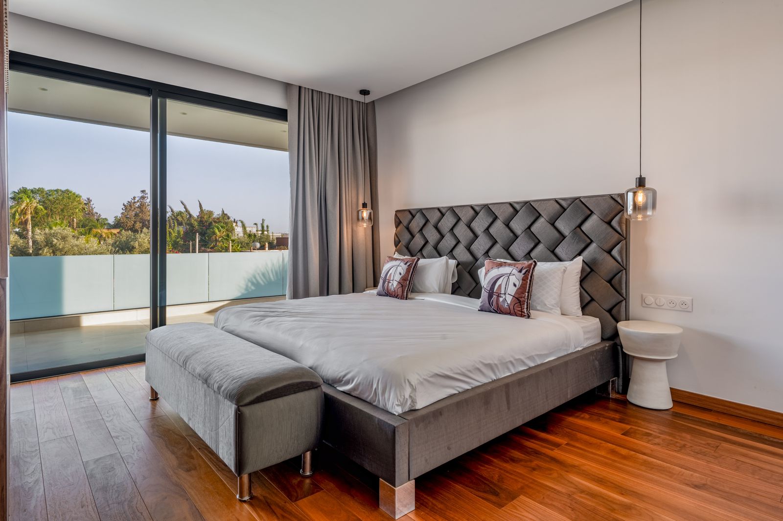 CINQ SUITES